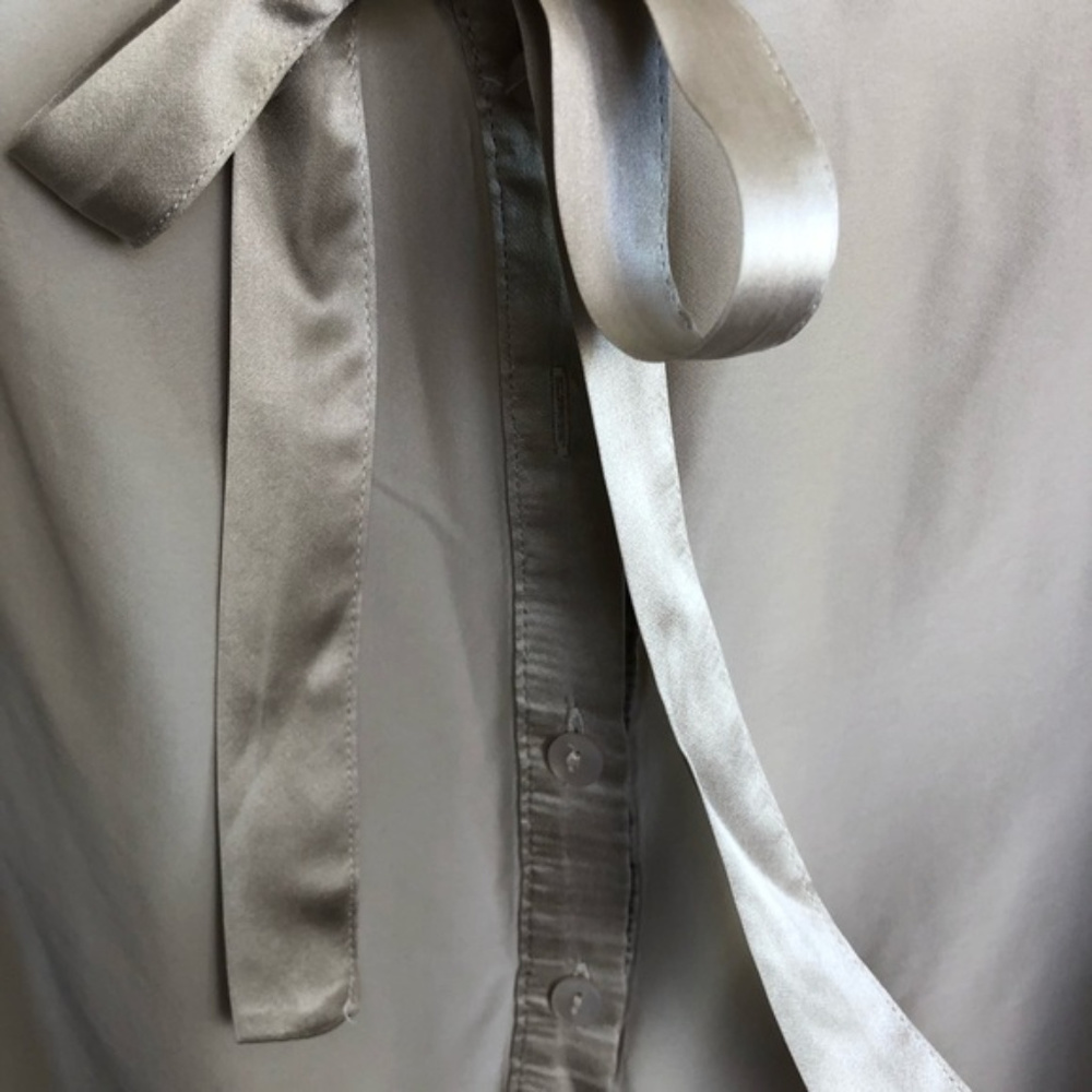 💓SOLD💓Halogen Bow Collar Silk Tie Blouse Nude Taupe Puff - Picture 8 of 13